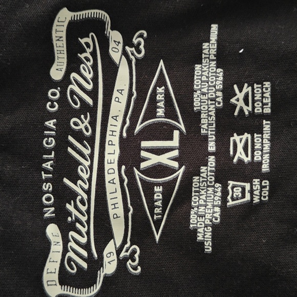 Mitchell & Ness Toronto Raptors XL Limited edition Black T Shirt - Picture 4 of 5